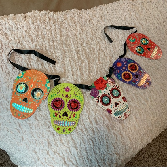 Sugar Skull Decorations - Picture 2 of 11